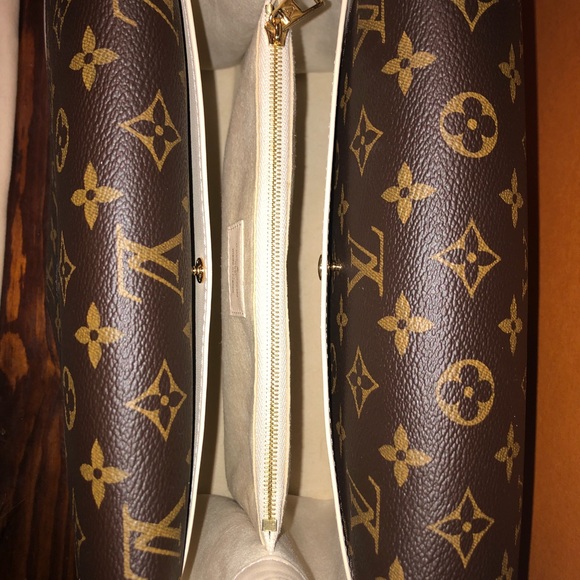 Louis Vuitton Double V - Picture 5 of 8